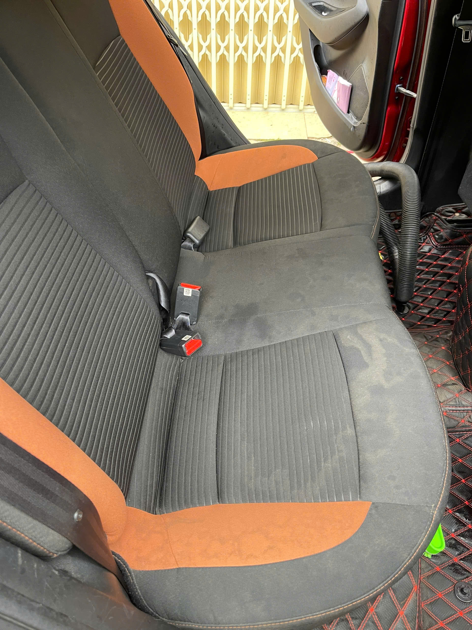 Dịch vụ giặt ghế xe hơi BMT