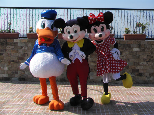 Dịch vụ giặt mascot tại BMT